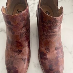 Sofft Women's Floral Ankle Boots - Brown and Purple